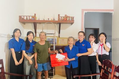 THĂM VÀ TẶNG QUÀ GIA ĐÌNH CHÍNH SÁCH CÓ CÔNG CÁCH MẠNG NHÂN DỊP TẾT NGUYÊN ĐÁN BÍNH NGỌ 2026