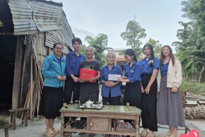 THĂM VÀ TẶNG QUÀ GIA ĐÌNH THƯƠNG BINH, CHÍNH SÁCH KẾT NGHĨA VỚI ĐOÀN TRƯỜNG NHÂN DỊP KỈ NIỆM 81 NĂM NGÀY THÀNH LẬP QUÂN ĐỘI NHÂN DÂN VIỆT NAM 22/12